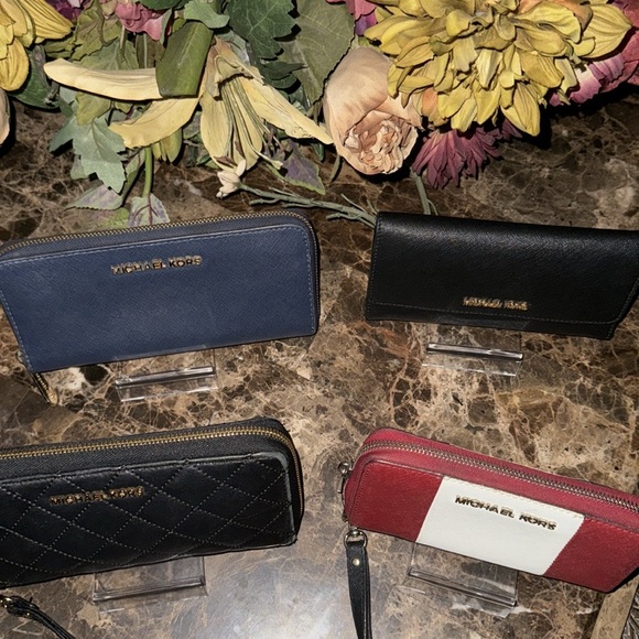 4 MICHAEL KORS low start WALLET EUC BUNDLE - Picture 7 of 12